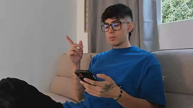 etham wolf1 online show from April 5, 2026, 2:02 pm