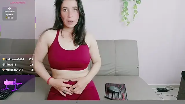 Snapshot of Zara_Fire chatting on May 27, 2026, 8:49 pm Zara Fire online show from May 27, 2026, 8:49 pm
