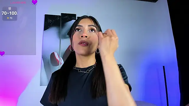 Emiili Clark online show from April 9, 2026, 4:14 am