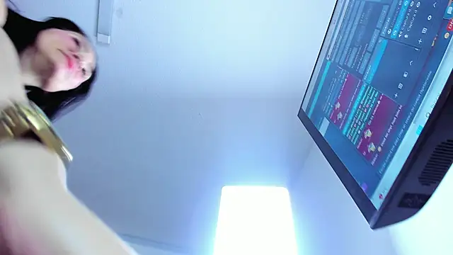 Scarlet Hiit online show from March 27, 2026, 8:26 am