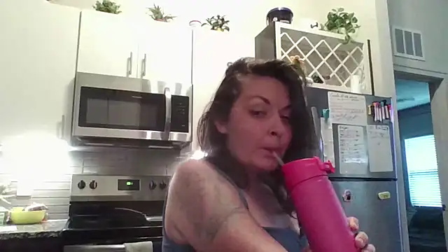 tinyassbossymilf online show from July 1, 2026, 9:48 pm