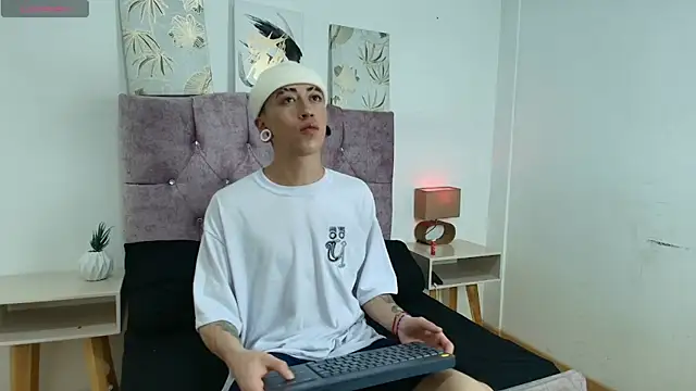 Yoshua Smith online show from April 4, 2026, 7:53 pm