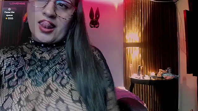 Violett 8 online show from June 6, 2026, 1:33 am