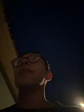 LeonBlazze online show from April 3, 2026, 11:33 pm