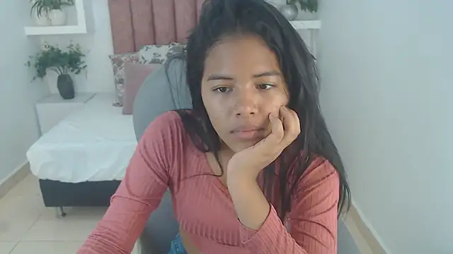 Lunilove   online show from March 18, 2026, 7:37 pm