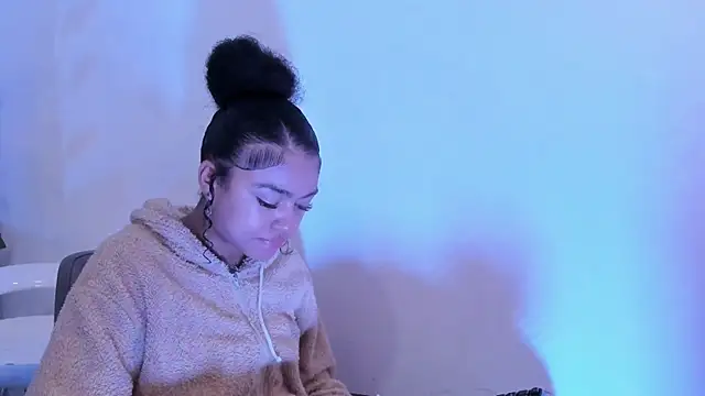 Snapshot of Alaia2 chatting on April 16, 2026, 12:28 pm Alaia2 online show from April 16, 2026, 12:28 pm