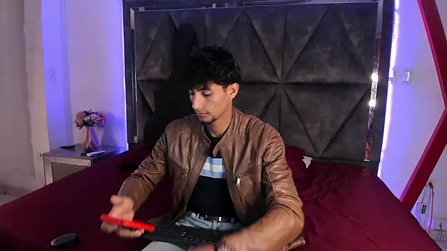 Snapshot of MaxiimoRomano_ chatting on March 21, 2026, 1:15 pm MaxiimoRomano online show from March 21, 2026, 1:15 pm