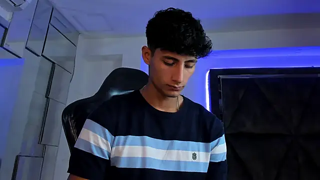 Snapshot of MaxiimoRomano_ chatting on April 11, 2026, 12:31 pm MaxiimoRomano online show from April 11, 2026, 12:31 pm