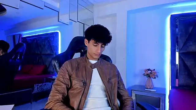 Snapshot of MaxiimoRomano_ chatting on March 28, 2026, 1:34 pm MaxiimoRomano online show from March 28, 2026, 1:34 pm