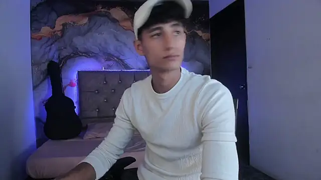 Snapshot of MaxiimoRomano_ chatting on April 15, 2026, 1:04 pm MaxiimoRomano online show from April 15, 2026, 1:04 pm