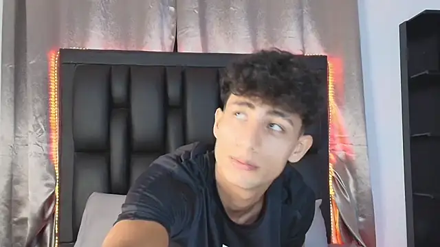 MaxiimoRomano  online show from June 16, 2026, 4:40 pm