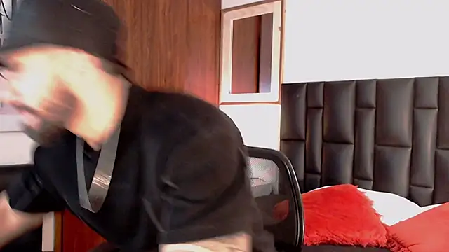Snapshot of tony_goldstein chatting on May 6, 2026, 11:09 pm tony goldstein online show from May 6, 2026, 11:09 pm