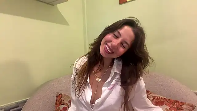 Snapshot of Julieta_Jol chatting on June 3, 2026, 2:33 pm Julieta Jol online show from June 3, 2026, 2:33 pm
