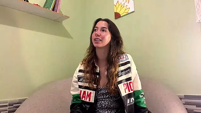 Snapshot of Julieta_Jol chatting on June 10, 2026, 2:07 pm Julieta Jol online show from June 10, 2026, 2:07 pm