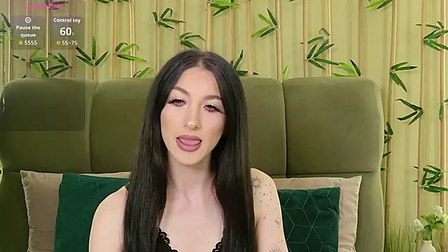 EllieJules online show from April 13, 2026, 3:54 am