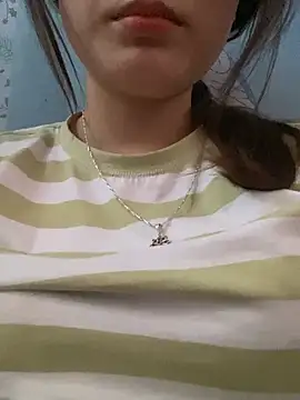 Snapshot of -Eidieea- chatting on April 5, 2026, 4:52 am -Eidieea- online show from April 5, 2026, 4:52 am