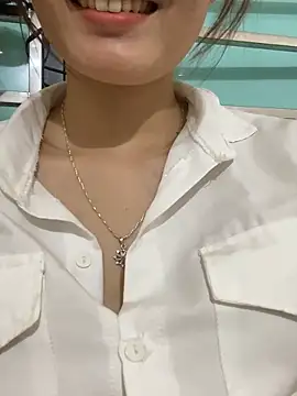 Snapshot of -Eidieea- chatting on April 15, 2026, 2:43 pm -Eidieea- online show from April 15, 2026, 2:43 pm