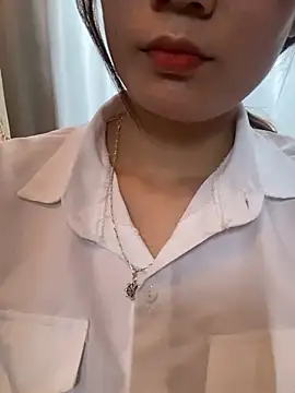 Snapshot of -Eidieea- chatting on April 12, 2026, 2:37 am -Eidieea- online show from April 12, 2026, 2:37 am