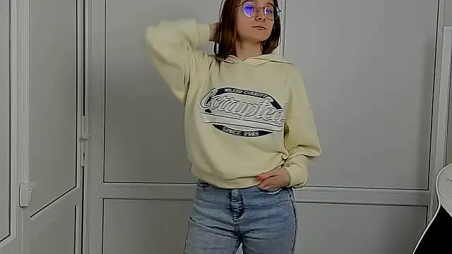 Mia kristal online show from April 15, 2026, 7:03 am