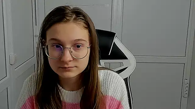 Mia kristal online show from April 8, 2026, 7:10 am