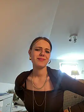 SophiaWestend online show from March 26, 2026, 9:40 am