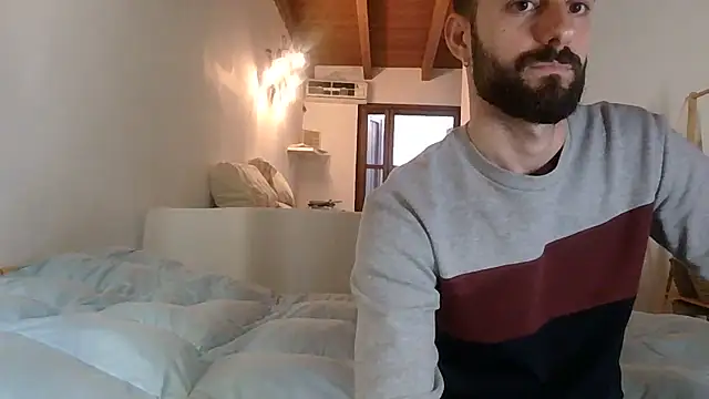 AmicisegretiITA online show from April 6, 2026, 9:32 am