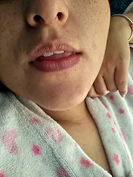 rafaella stefano online show from April 1, 2026, 12:39 pm