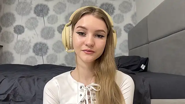 Snapshot of MelissaEvenns chatting on April 4, 2026, 12:12 pm MelissaEvenns online show from April 4, 2026, 12:12 pm