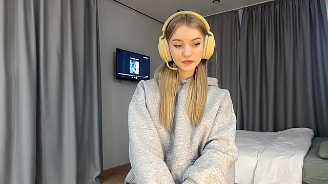 Snapshot of MelissaEvenns chatting on March 18, 2026, 12:08 pm MelissaEvenns online show from March 18, 2026, 12:08 pm