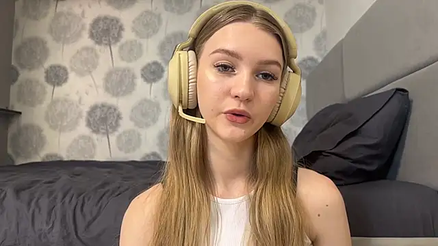 Snapshot of MelissaEvenns chatting on April 5, 2026, 8:10 am MelissaEvenns online show from April 5, 2026, 8:10 am