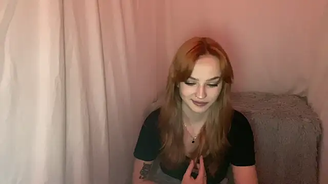EvaKapnist online show from April 30, 2026, 8:49 pm