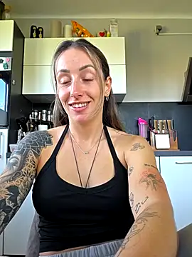 NicoleKaiser online show from April 9, 2026, 9:04 am