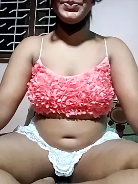 Snapshot of honeyi_babe chatting on May 5, 2026, 6:00 pm honeyi babe online show from May 5, 2026, 6:00 pm
