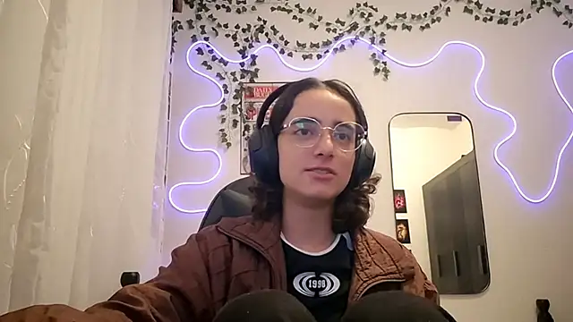 SanjuanaEytchison online show from April 13, 2026, 9:57 am