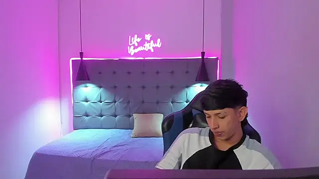 Snapshot of AdrianFranko chatting on March 17, 2026, 3:37 pm AdrianFranko online show from March 17, 2026, 3:37 pm