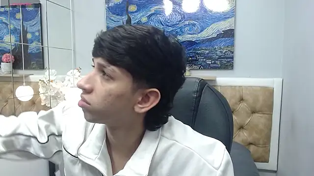 Snapshot of AdrianFranko chatting on April 29, 2026, 1:37 pm AdrianFranko online show from April 29, 2026, 1:37 pm
