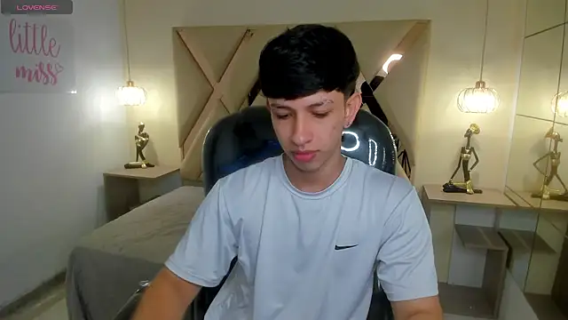 Snapshot of AdrianFranko chatting on March 19, 2026, 12:38 pm AdrianFranko online show from March 19, 2026, 12:38 pm