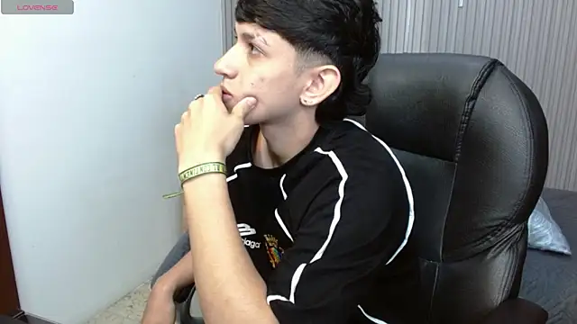 Snapshot of AdrianFranko chatting on March 18, 2026, 2:08 pm AdrianFranko online show from March 18, 2026, 2:08 pm