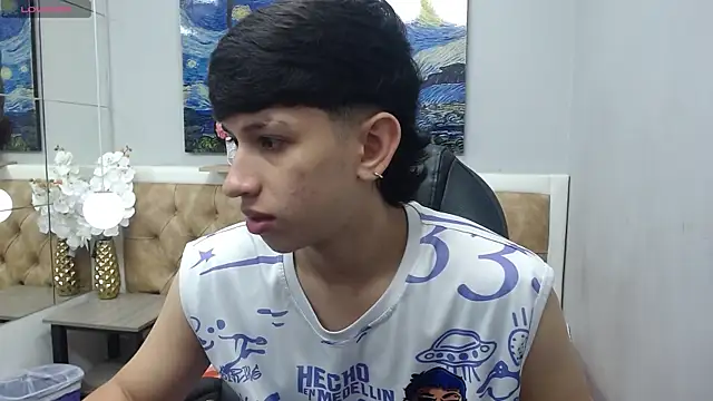 Snapshot of AdrianFranko chatting on May 21, 2026, 12:57 pm AdrianFranko online show from May 21, 2026, 12:57 pm