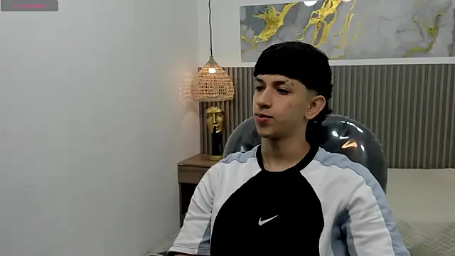 Snapshot of AdrianFranko chatting on April 6, 2026, 1:45 pm AdrianFranko online show from April 6, 2026, 1:45 pm