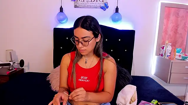 Sia messy online show from March 21, 2026, 2:10 pm