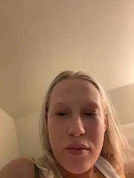 LeniMaria online show from March 19, 2026, 8:09 pm