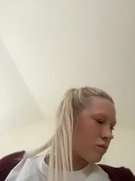 LeniMaria online show from April 17, 2026, 5:16 pm