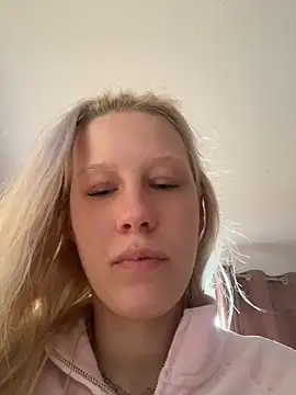 LeniMaria online show from April 8, 2026, 5:25 pm