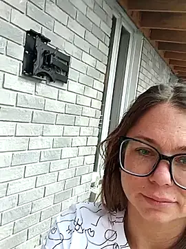 Couple qc online show from April 11, 2026, 2:54 pm