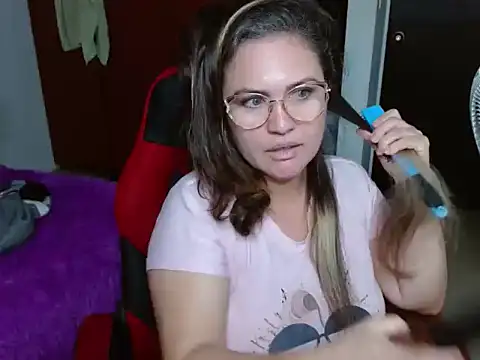 Snapshot of venecasexy45 chatting on April 5, 2026, 11:06 am venecasexy45 online show from April 5, 2026, 11:06 am