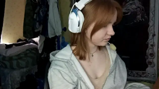 Snapshot of BelladeSimons chatting on April 13, 2026, 7:56 am BelladeSimons online show from April 13, 2026, 7:56 am