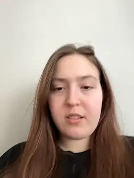 charmingggirl online show from April 13, 2026, 9:35 am