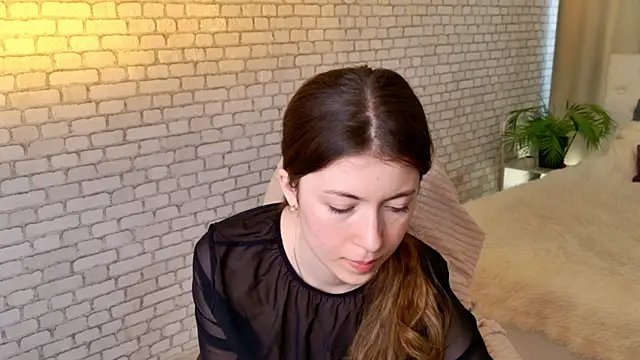 Snapshot of LiuYani chatting on May 6, 2026, 1:37 pm LiuYani online show from May 6, 2026, 1:37 pm