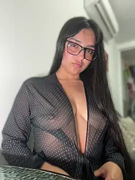 1 Scarllet  online show from April 16, 2026, 3:40 am